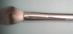BRAND NEW IT COSMETICS AIRBRUSH POWDER BRUSH